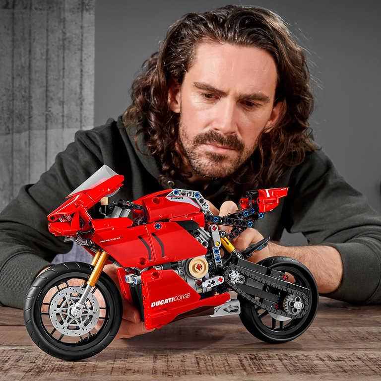 ds56753002_lego_technic_motocykl_ducati_panigale_v4_r_42107_stavebnice_2