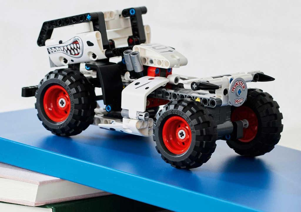 ds62786087_lego_technic_auto_monster_jam_monster_mutt_dalmatin_42150_stavebnice_3