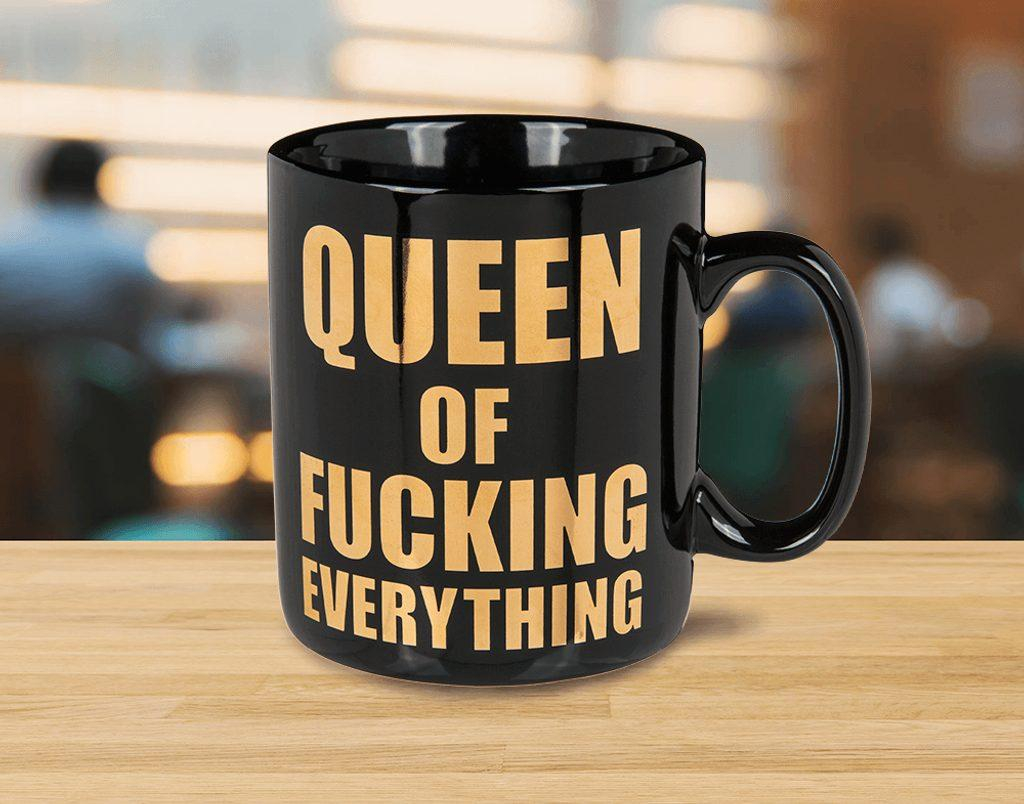 ds85715412_hrnek_s_humornym_napisem_queen_of_fucking_everything_4